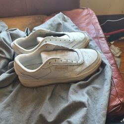 Reebok's Women's Shoes 8 And 1/2 Open Not Used