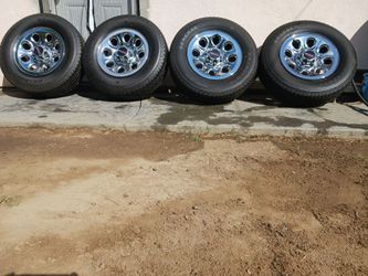 GMC Wheels lugs 255/70/17"