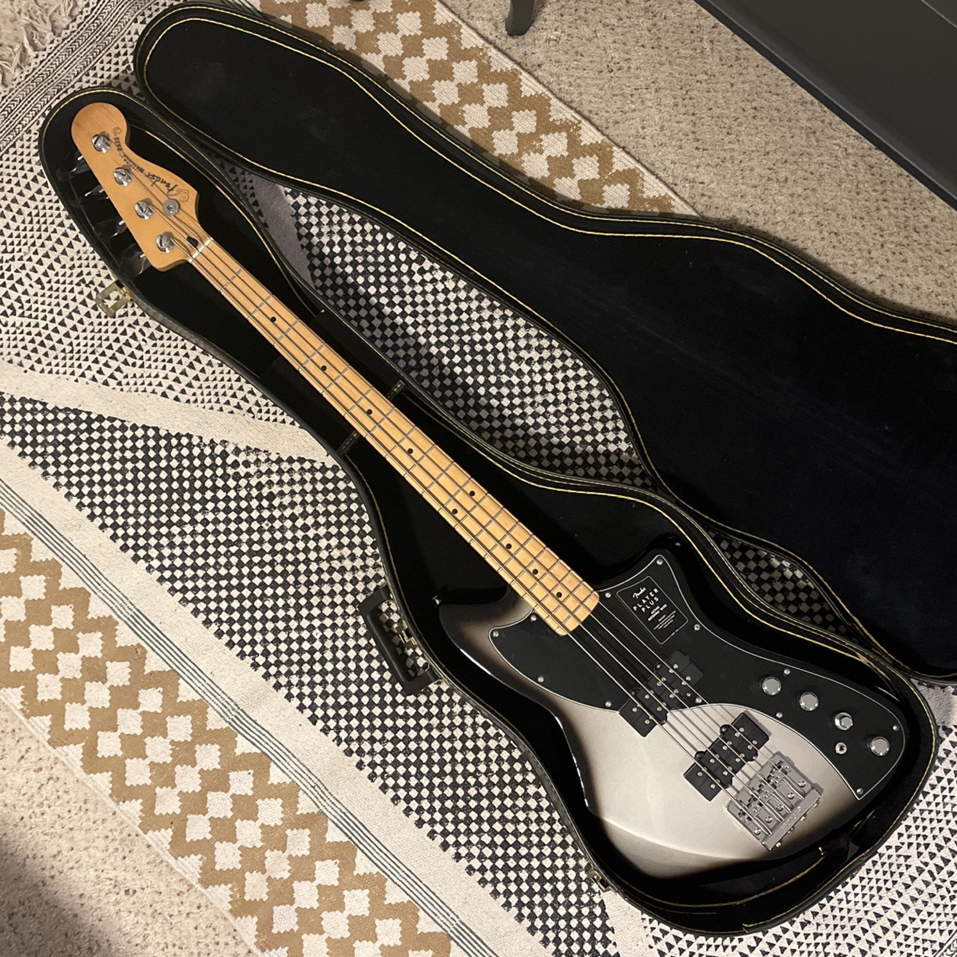 2021 Fender Meteora Bass With Chipboard case