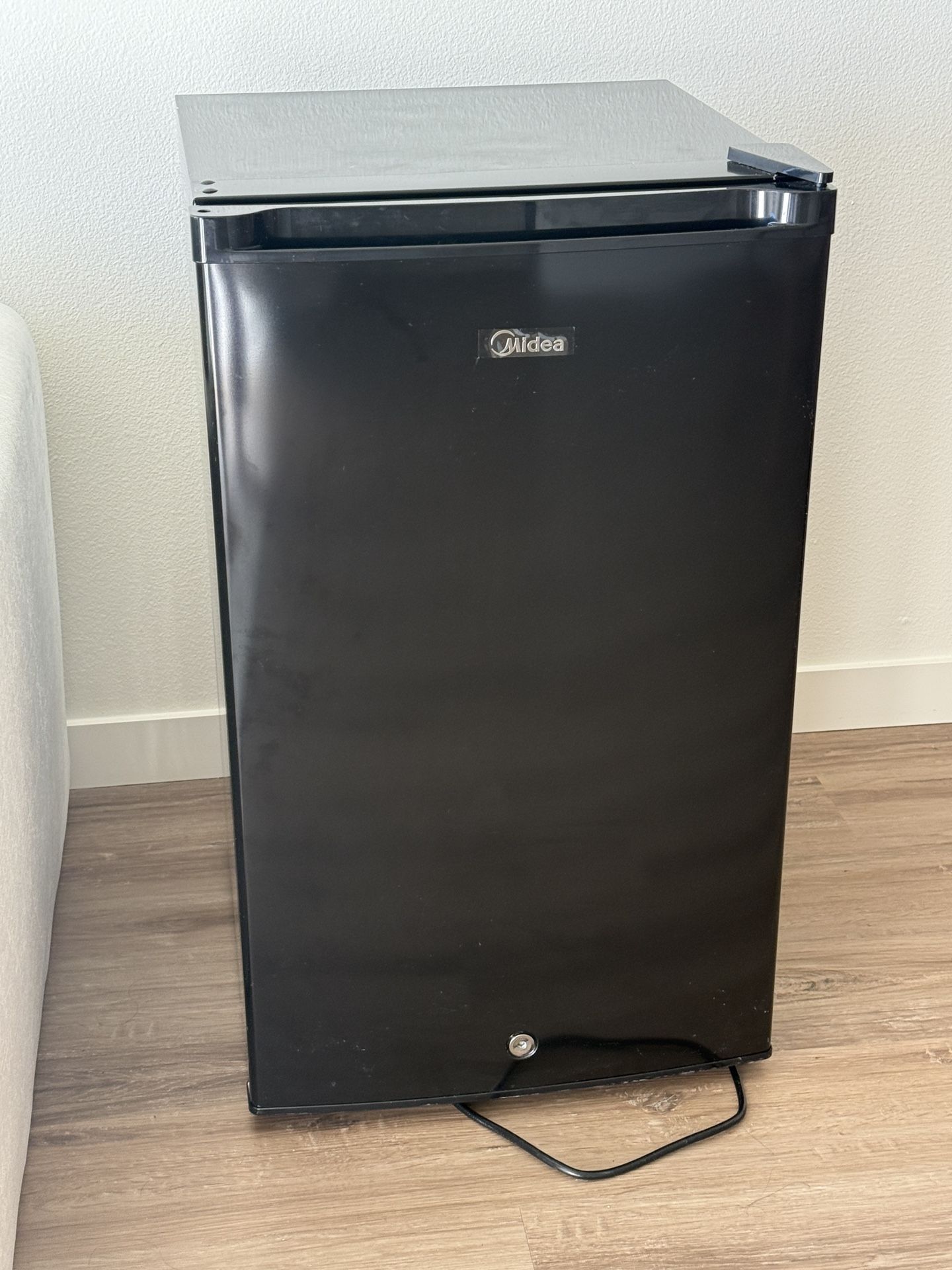 Midea Mini Upright Freezer 3.0 Cubic feet