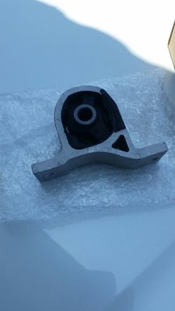 Honda Civic front motor mount 2001-2005.