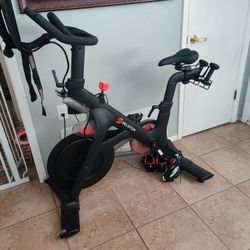 Peloton Bike Model PLTN-RB1VQ Touch Screen
