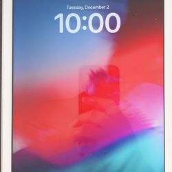 iPad 6 generation w/ charger - Gold - 32 GB • Wi-Fi