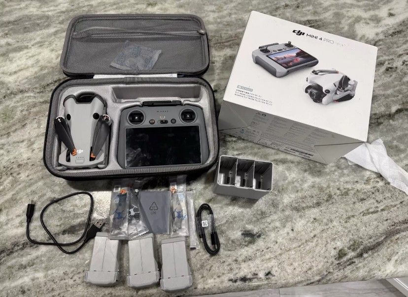 DJI Mini 4 Pro - Fly More Combo with Dji care