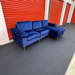 Free Delivery!! Blue Sectional Couch