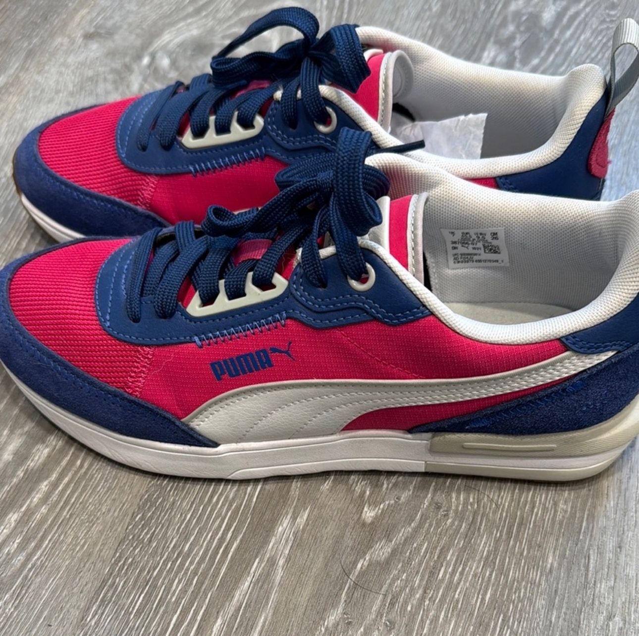Women’s Puma R22 Sneakers Size 9.5