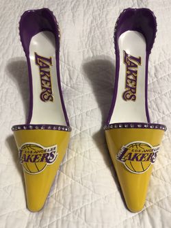 LAKERS WINE BOTTLE HOLDER HEELS