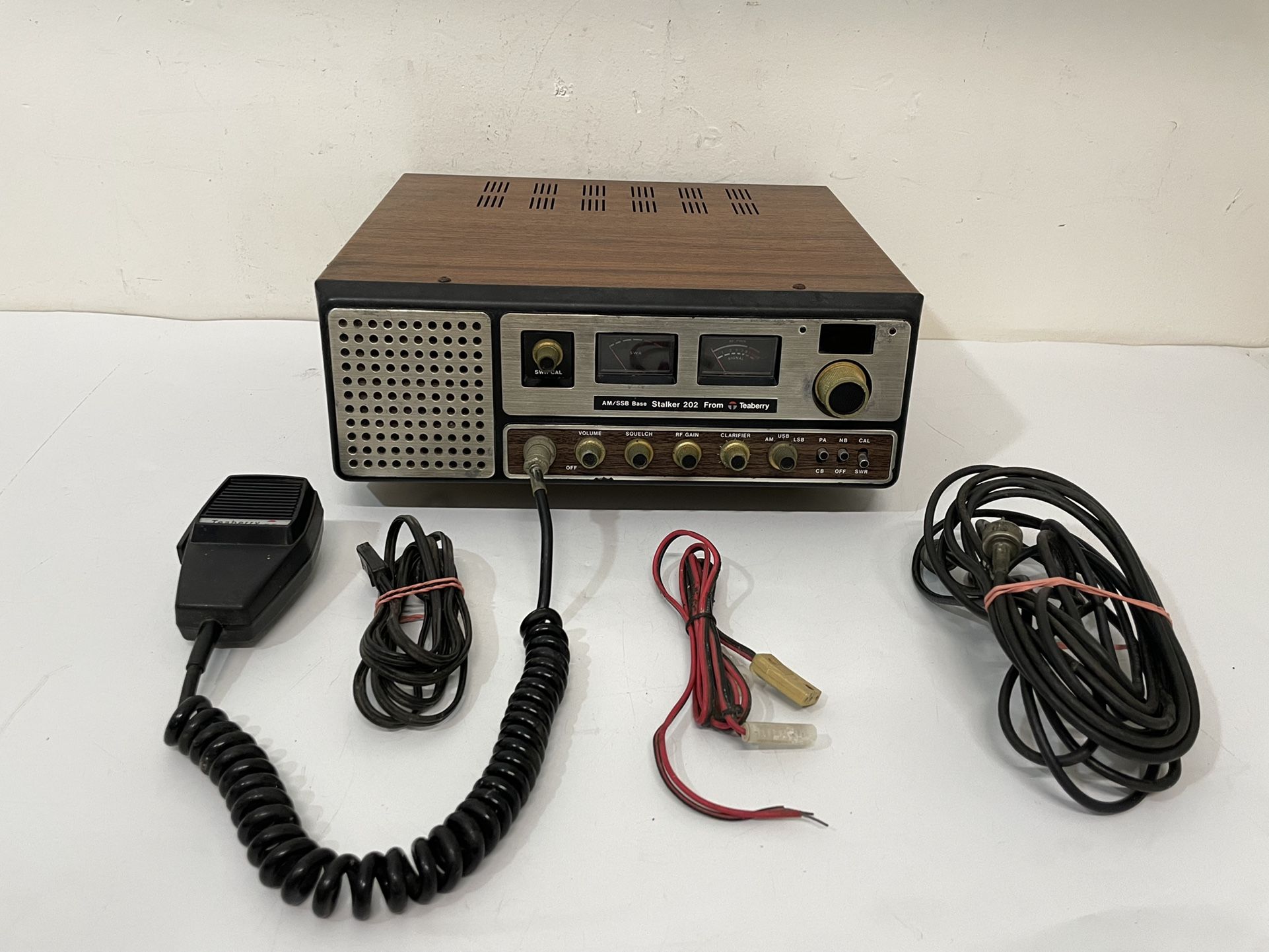 Vintage Teaberry ~ Stalker 202 ~ AM / SSB Base Station CB with Mic & Antenna