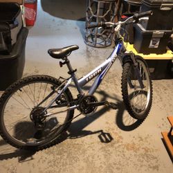 TREK 220 Bicycle Very Good Condition