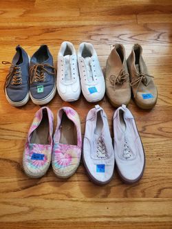 Youth Girl sizes 1 and 2 shoes Bundle