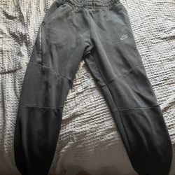 Black Nike Tech Fleece Sweatpants
