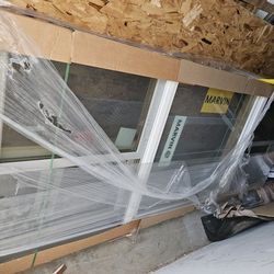 White Marvin Elevate Collection Double Hung Window