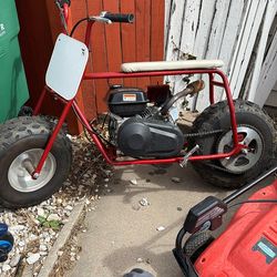 2 Mini Bikes , 1 Go Kart. All 3 !!