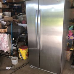 22 Cu Ft  Side By Side Whirlpool Refrigerator With Stainless Steel Front