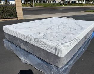 Full Organic Hybrid Cool Gel Memory Foam Mattress!!