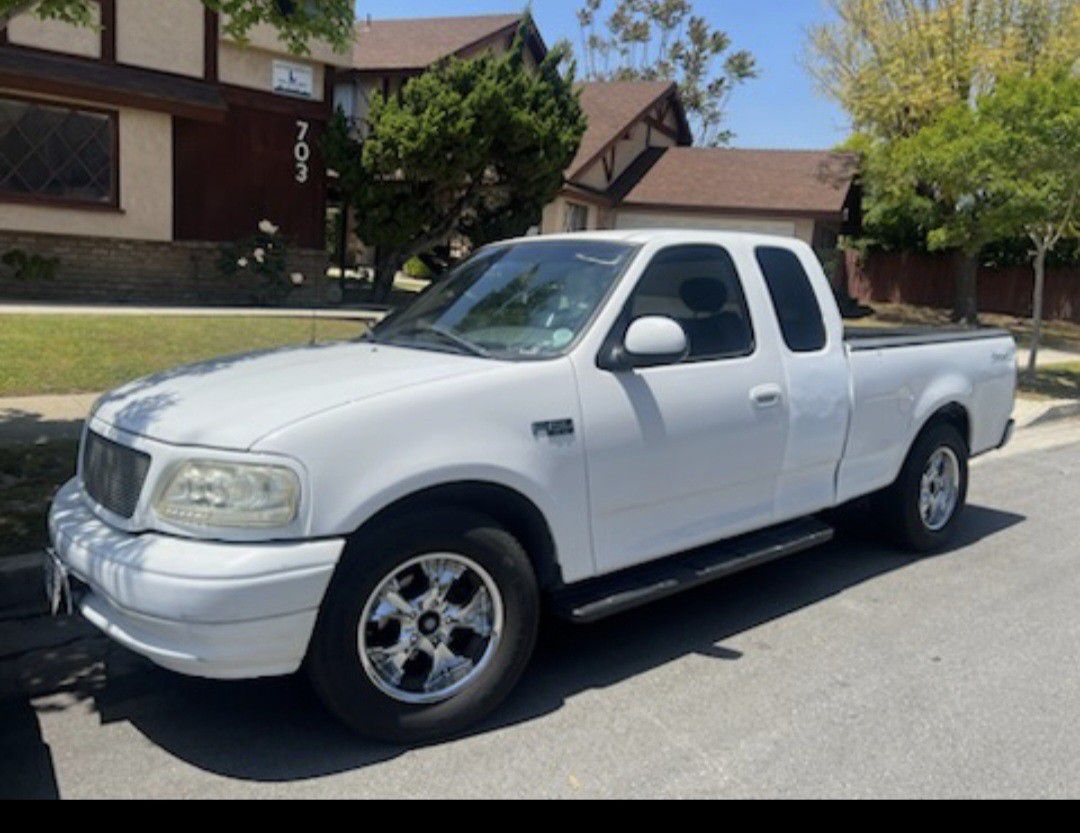 Ford F150 130.000 Miles Need New  Parts Minor leak on the intake 
