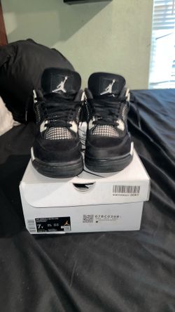 Jordan 4 white thunder size 7y