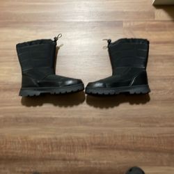 Snow boots