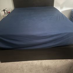 Queen Size bed frame/ Mattress 