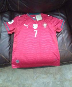 Cristiano Ronaldo jersey (LOOK AT DESCRIPTION)