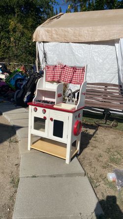 Kid’s kitchen play set stand beautiful style very clean good condition lightweight  easy to carried size H40” W22.5” D12.5”