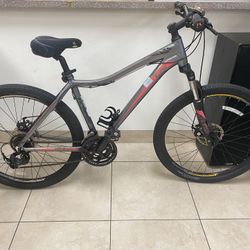 Giant Mountain Bike Flat Bar Bikes Medium Size