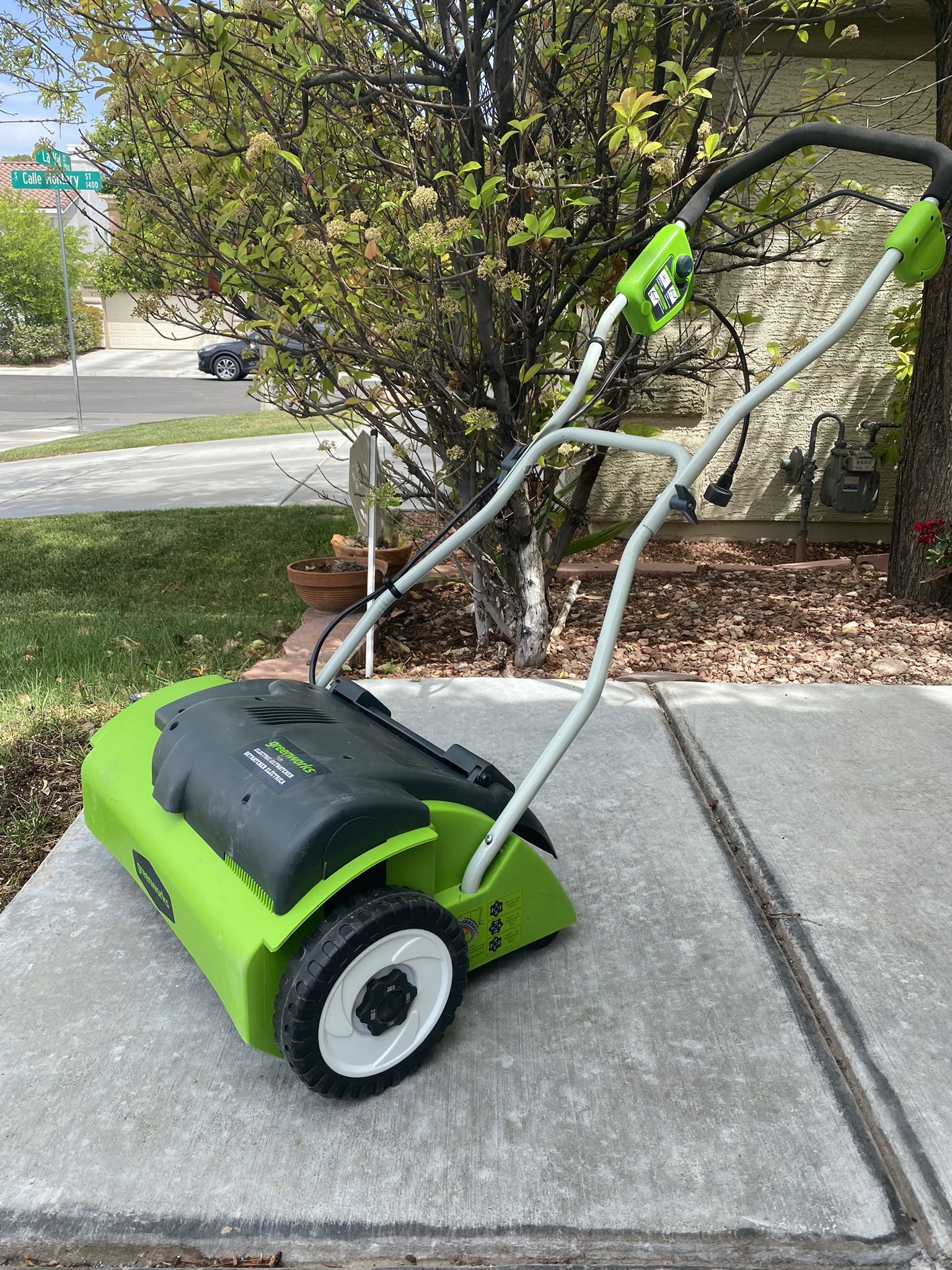 Greenworks 14-Inch 10 Amp Corded Dethatcher 27022