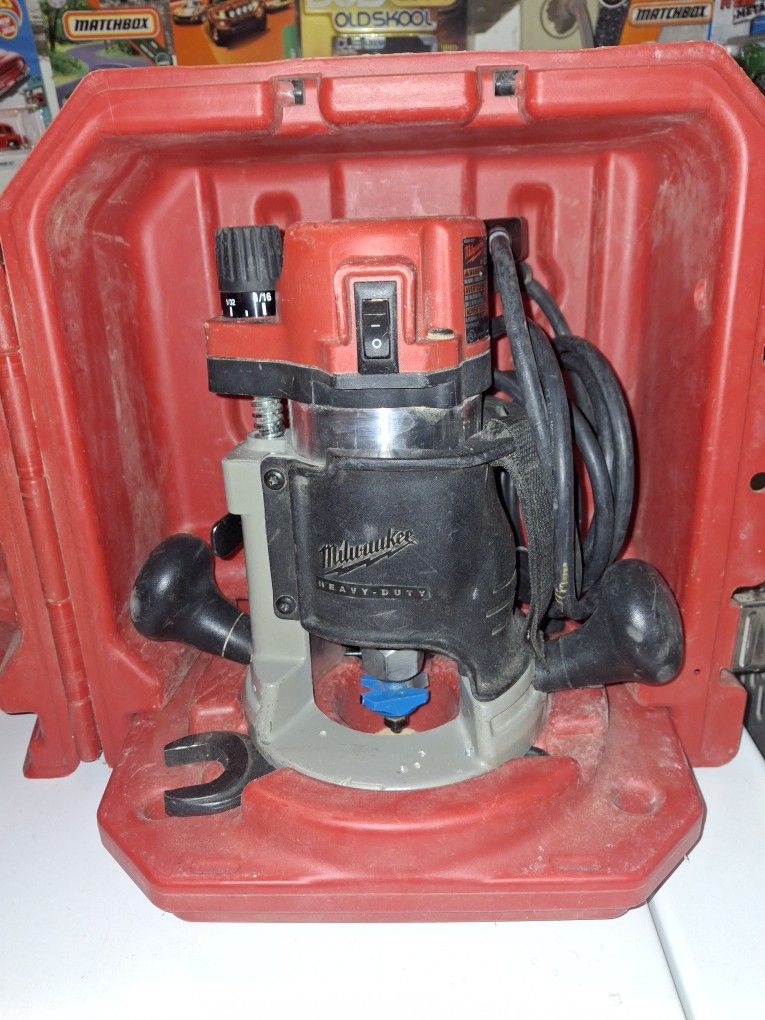 Milwaukee Router Works Good Firm