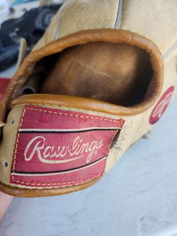 Softball glove
