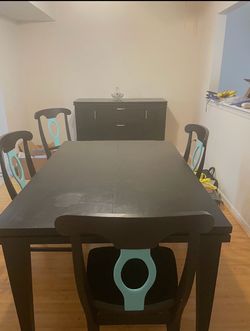 Dining Table & 4 Chairs – Solid Wood
