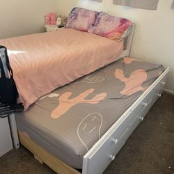 White Wooden Trundle Bed