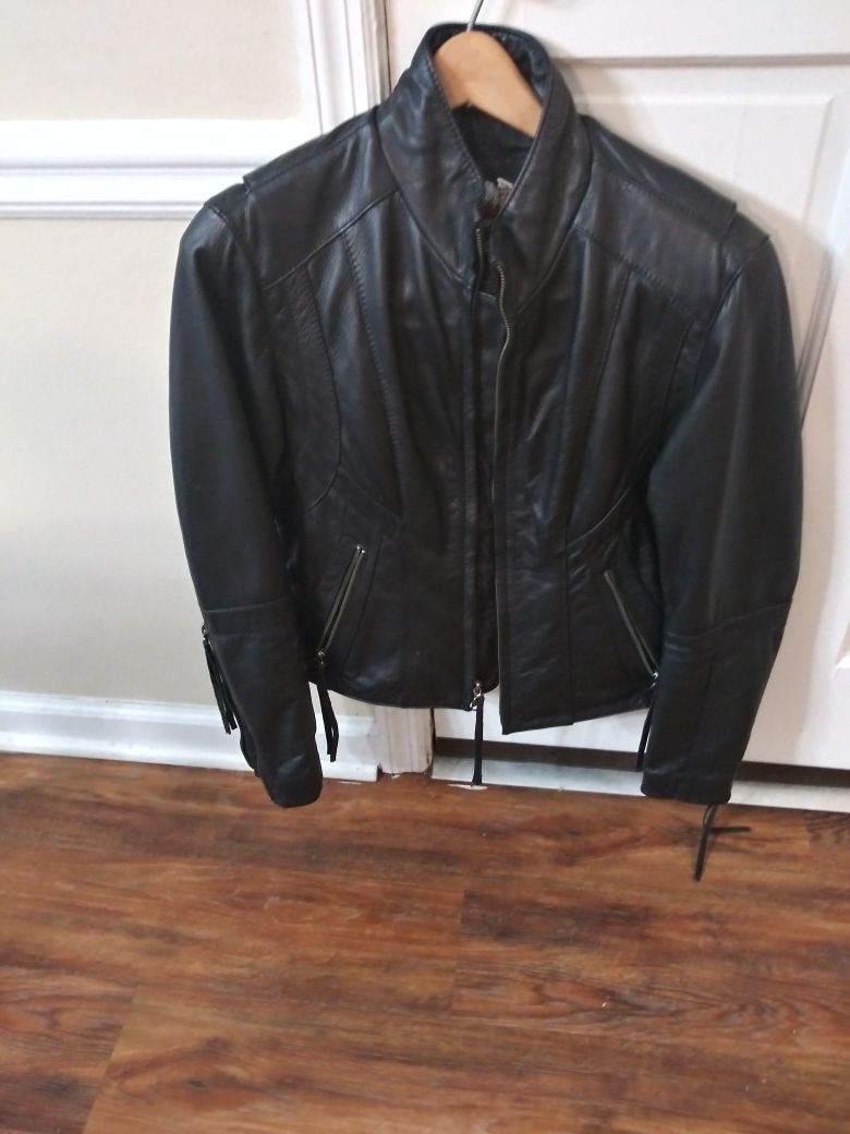 women's leather Harley Davidson Jacket. Worn once. Size small.