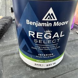 Benjamin Moore “chantilly Lace”