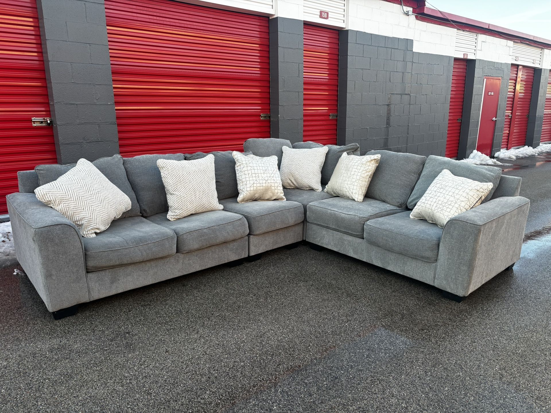 Ashley Furniture Large Gray Sectional*FREE Delivery 🚚