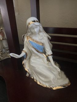 Beautiful Collector Lenox First Blessing Nativity Scene Figurines