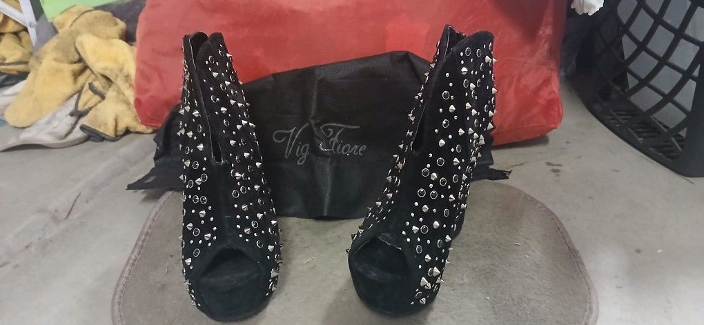 SEXY VIGO FIORE SPIKED WEDGE STYLE 5 & 1/2