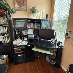 Computer Big Desk With Hutch For $100