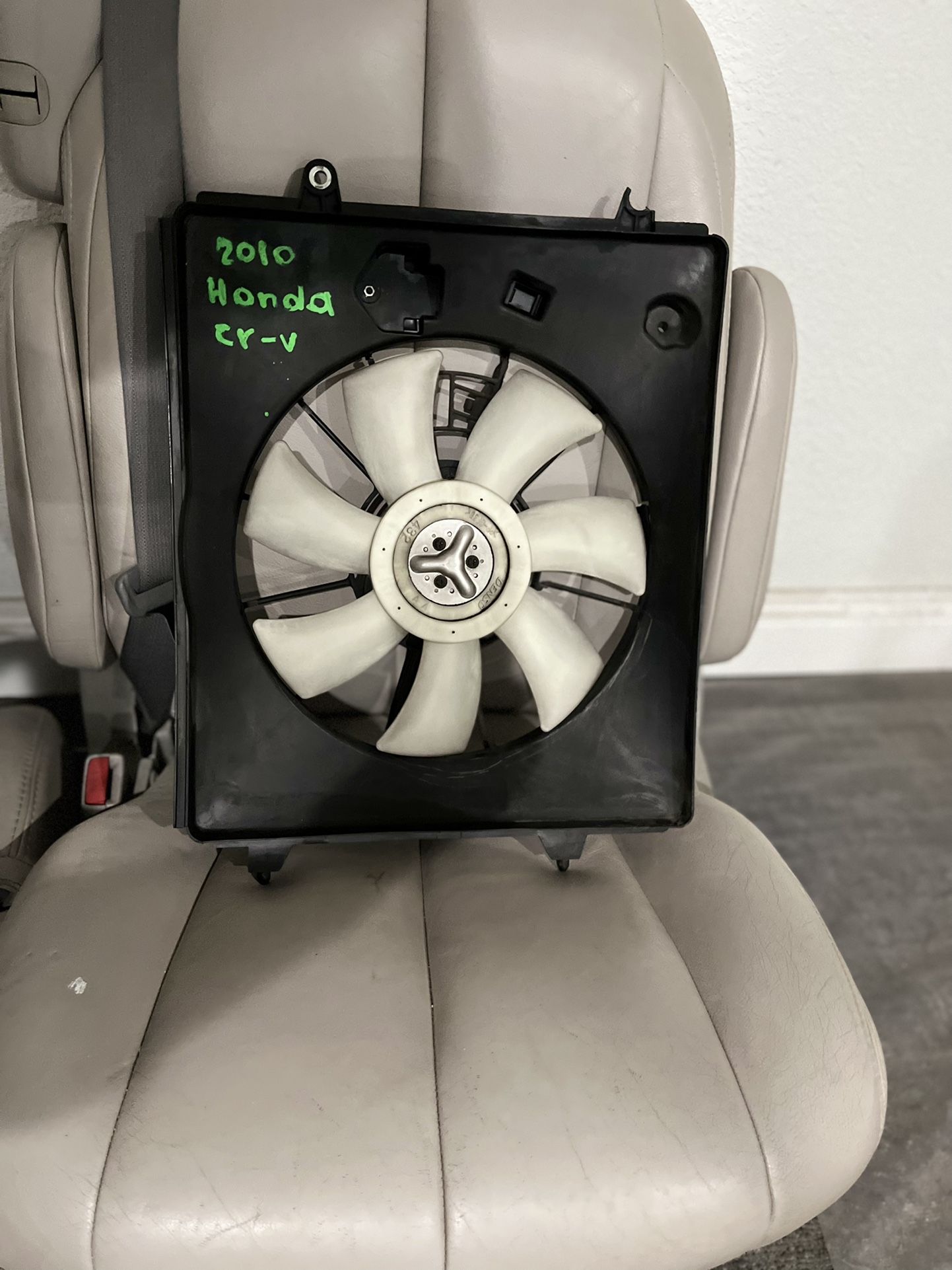 2010-2011 Honda CR-V A/C Condenser Fan