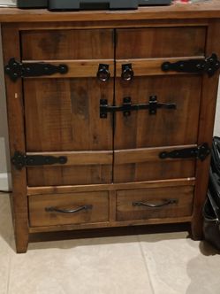 Accent cabinet