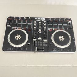 Numark Mixtrack PRO2
