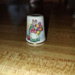 ROYAL DOULTON CHINA THIMBLE