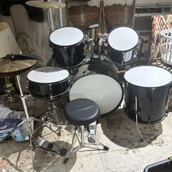 Drum Set. Like New. 