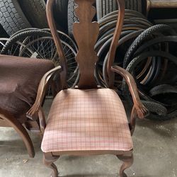 6 Dining Room Chairs 
