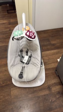 Electric baby swing