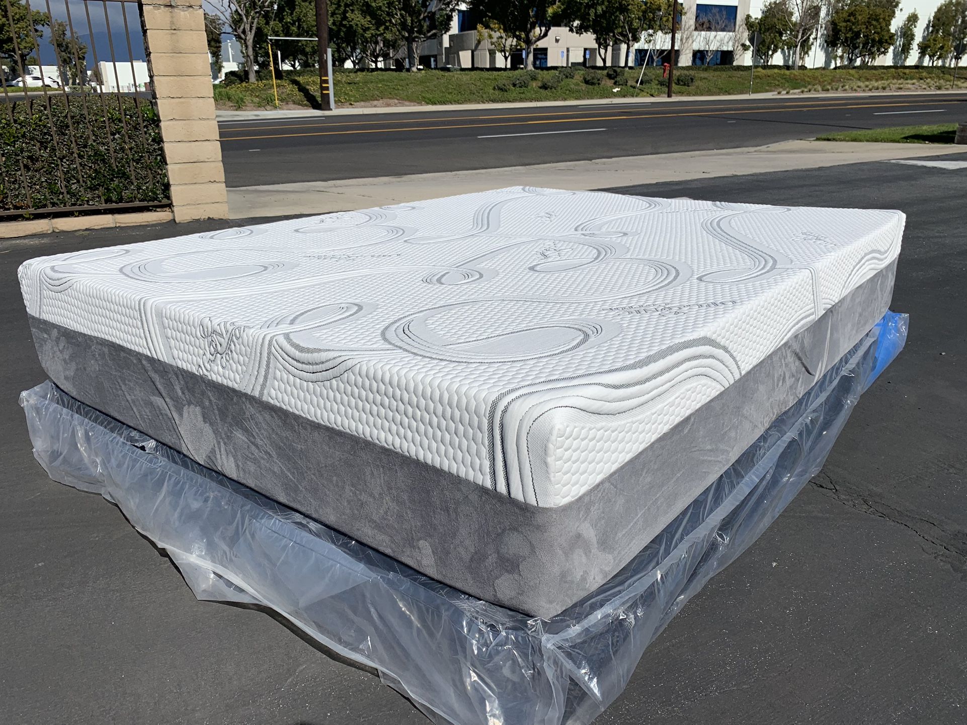 Full Organic Hybrid Cool Gel Memory Foam Mattress!!