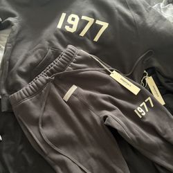 Size Small Essential Jogger Suit 