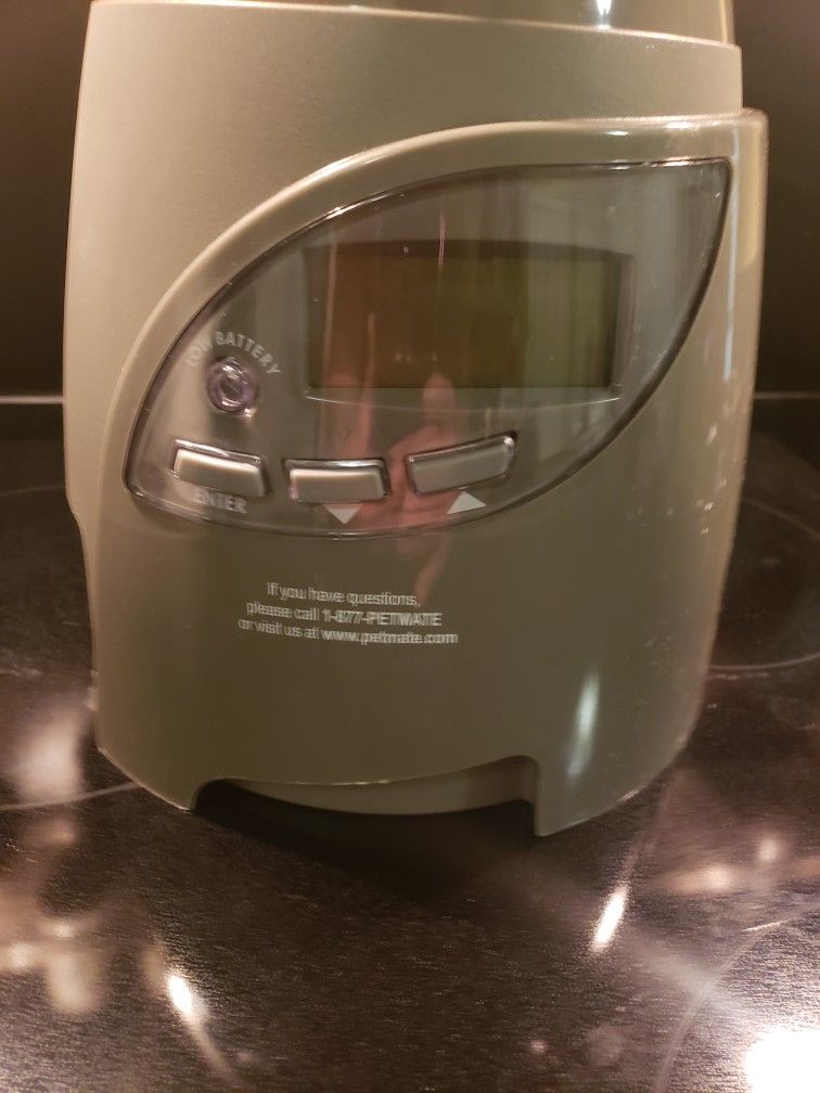 Petmate Programmable auto DOG/CAT  Feeder.