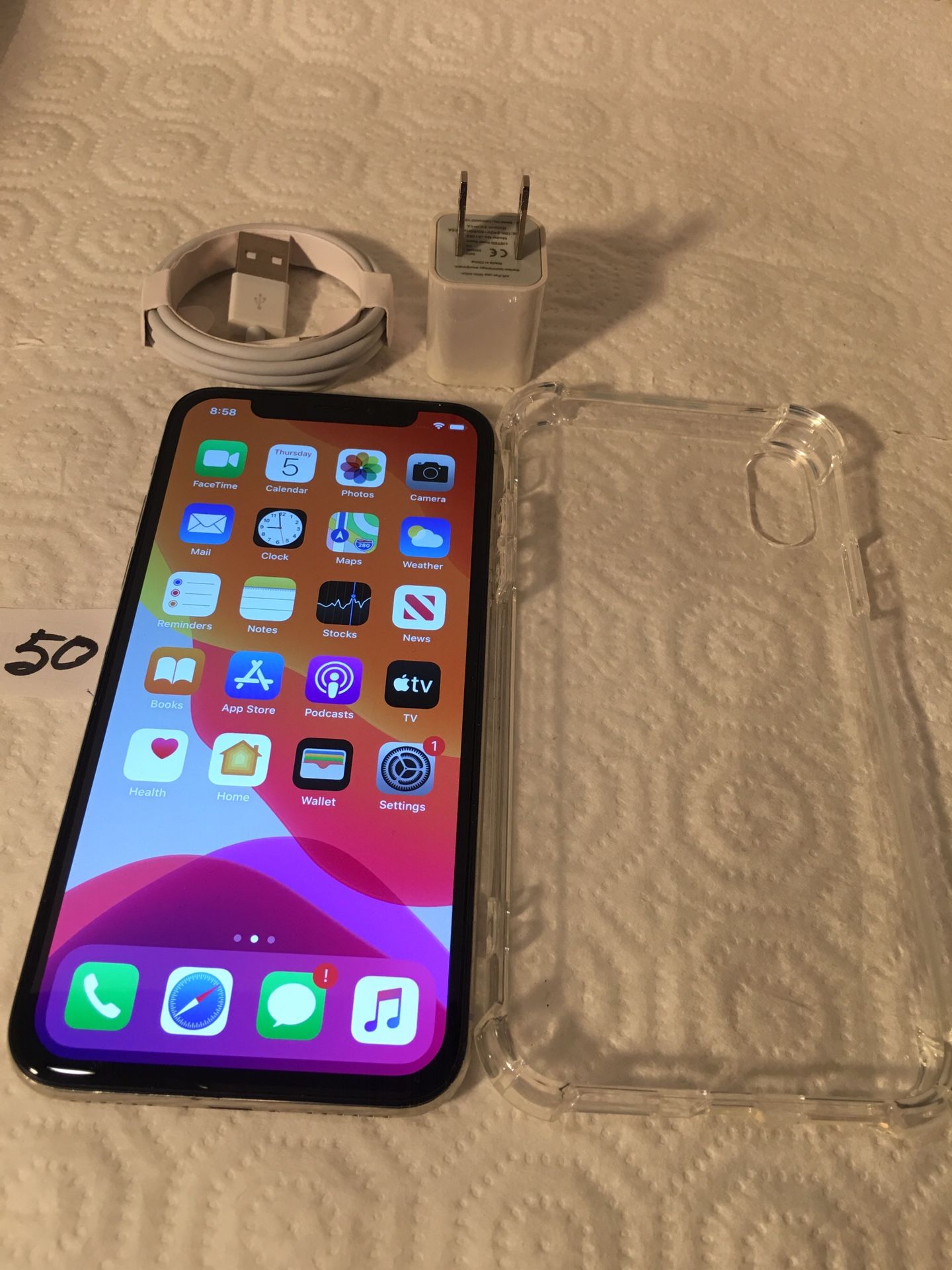 Apple iPhone X-64gb,A1901,Silver/Black,America Mobil,(Tracfone,Safelink,Straight TALK,Total Wireless),Clean iCloud, Fully Functional,Mint Conditions.