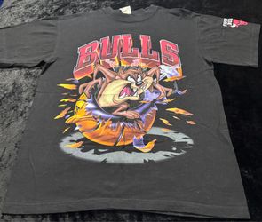 Mens Large Vintage 1997 Chicago Bulls Taz Basketball Tshirt