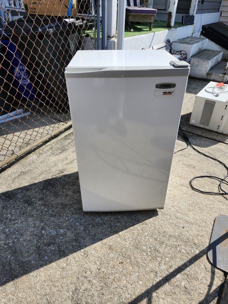 Haier Mini Refrigerator
